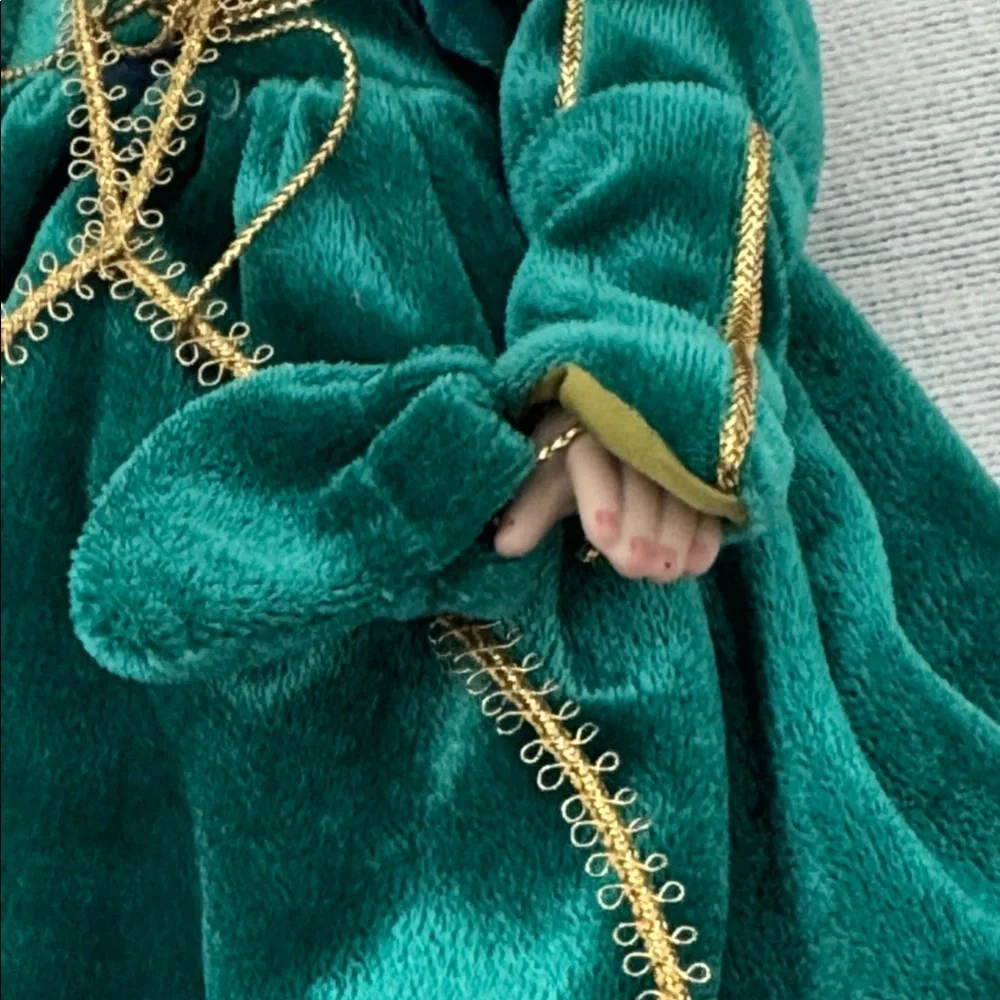 Vintage Elegant Rapunzel Doll with Braided Hair, velvet dress w/gold trim (mlb)
